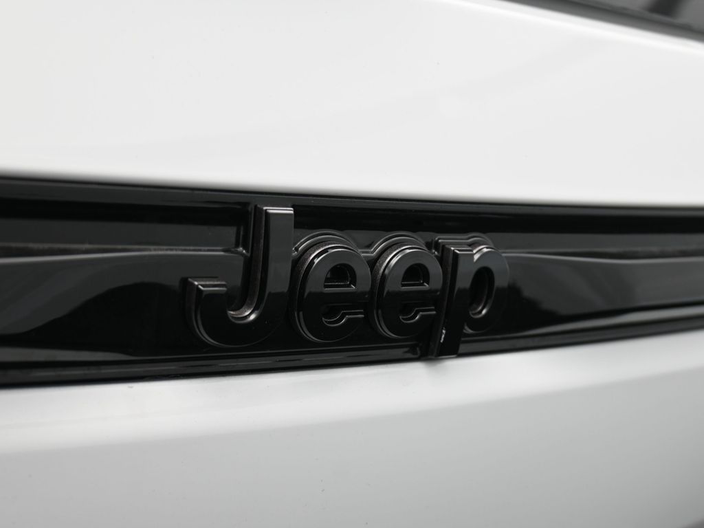 New 2026 Bright White Clearcoat Jeep Laredo image 28