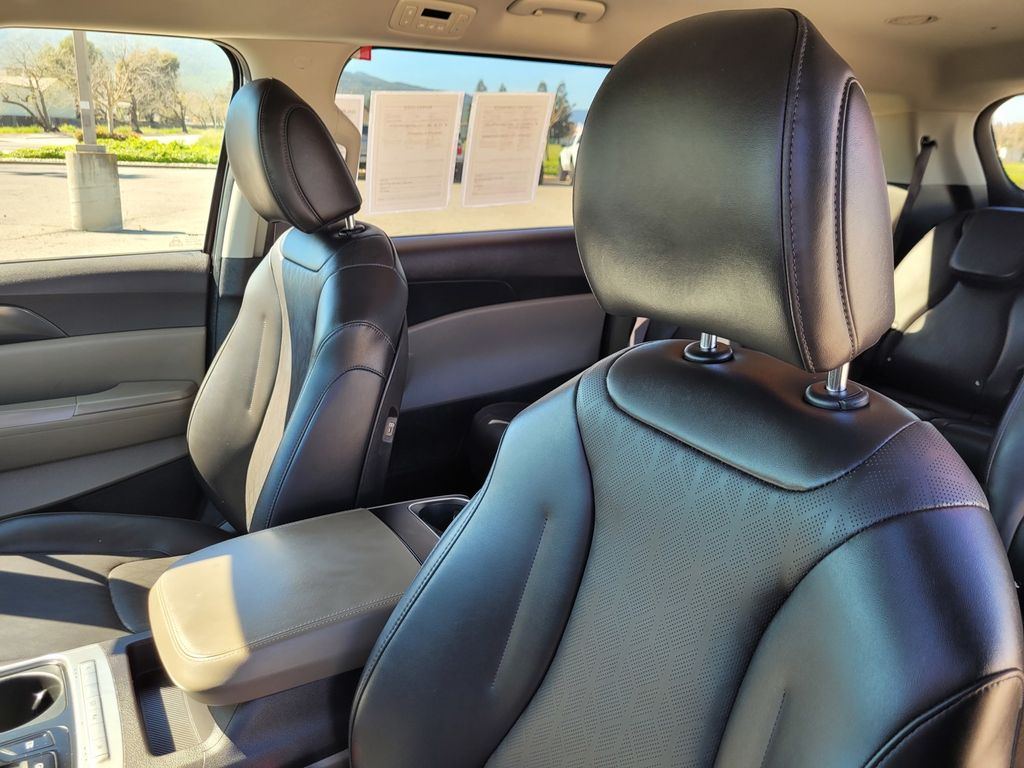 Used 2025 Blue Kia LXS image 17