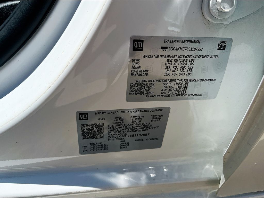 Used 2025 White Chevrolet Custom image 28