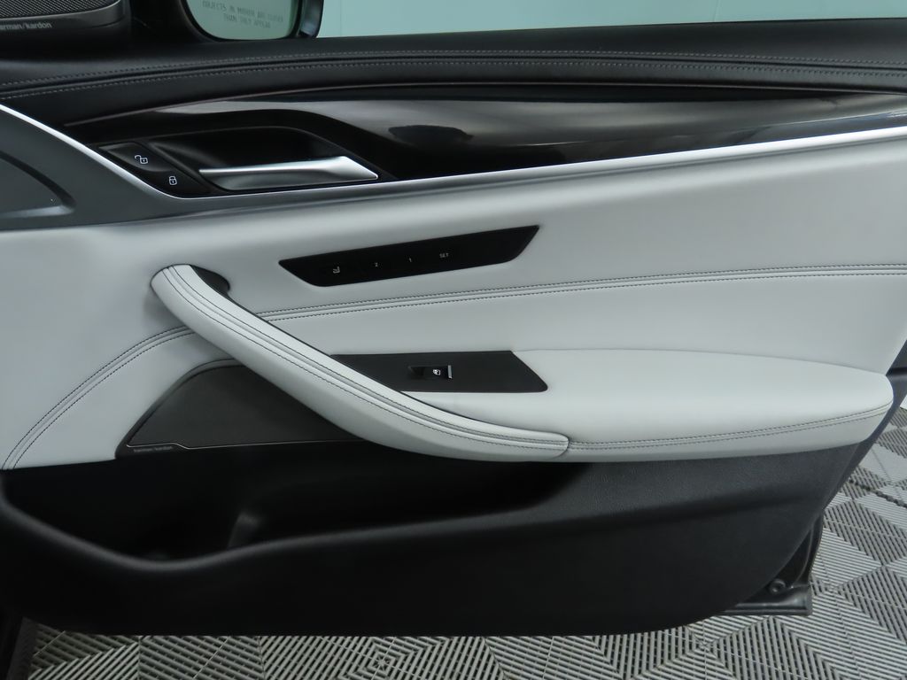 Thumbnail: 2022 BMW M5 - 26