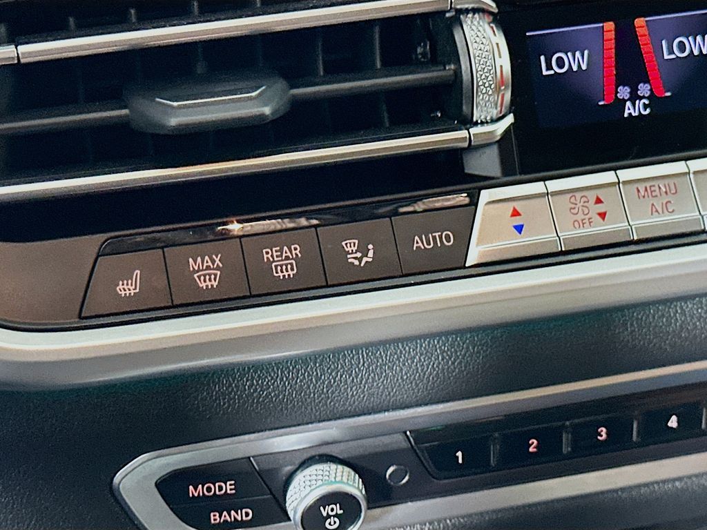 2022 BMW X7 xDrive40i 21