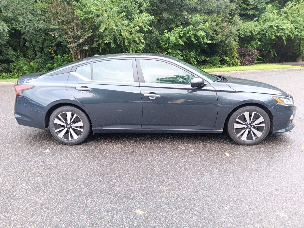 2022 Nissan Altima 2.5 SV 6