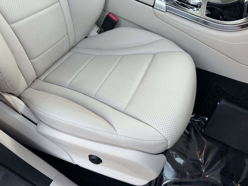 Thumbnail: 2019 Mercedes-Benz GLC - 21