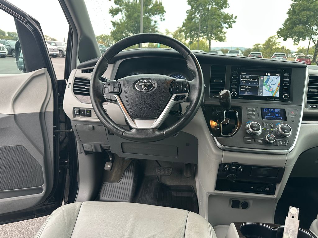 2019 Toyota Sienna XLE Premium