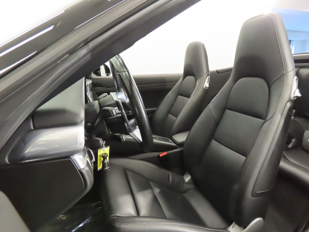 Thumbnail: 2018 Porsche 911 - 5