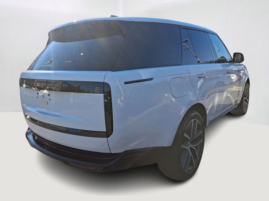 2025 Land Rover Range Rover SE 3