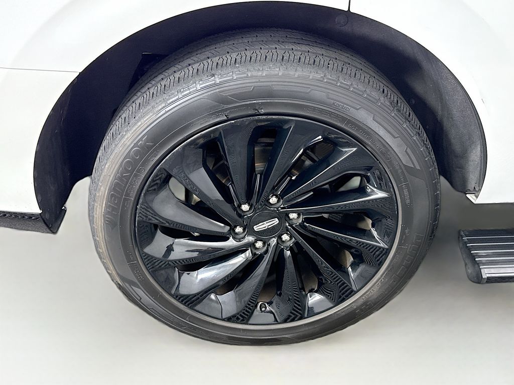 Thumbnail: 2020 Lincoln Navigator - 32