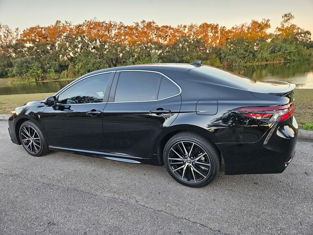 2024 Toyota Camry SE 3