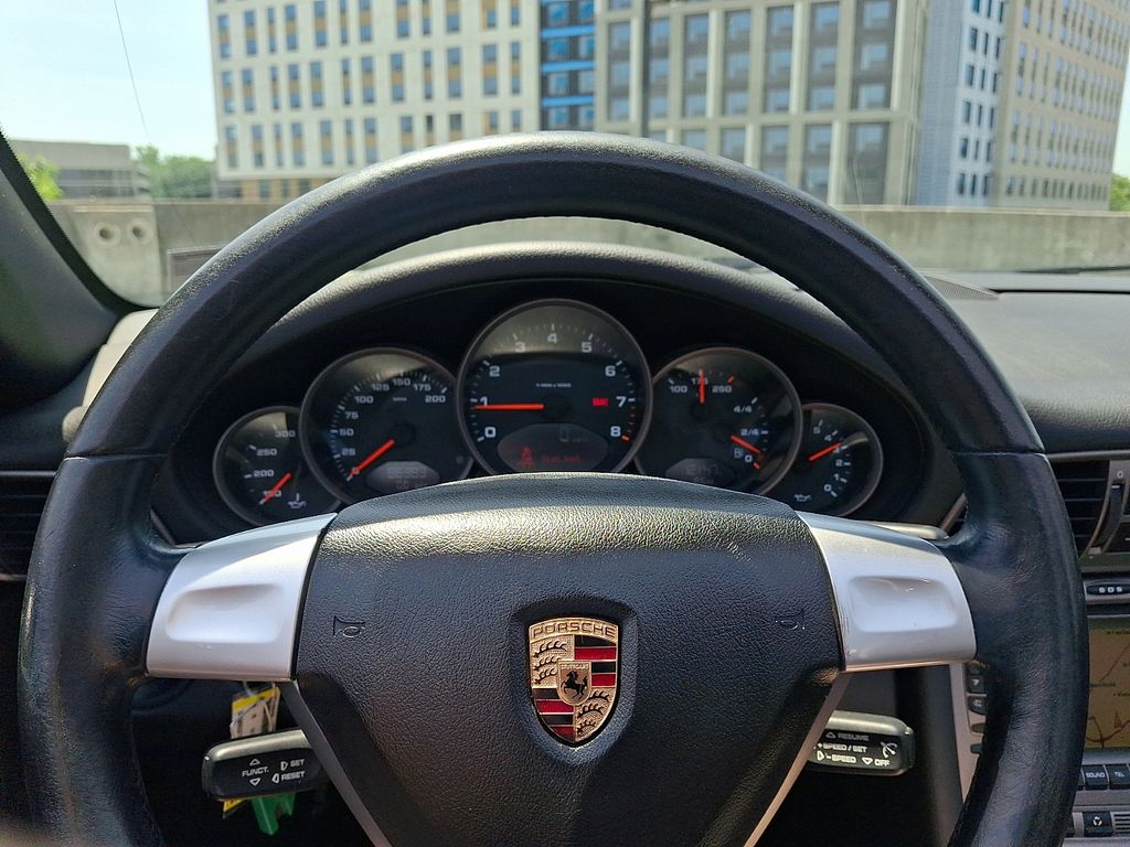 Thumbnail: 2005 Porsche 911 - 18