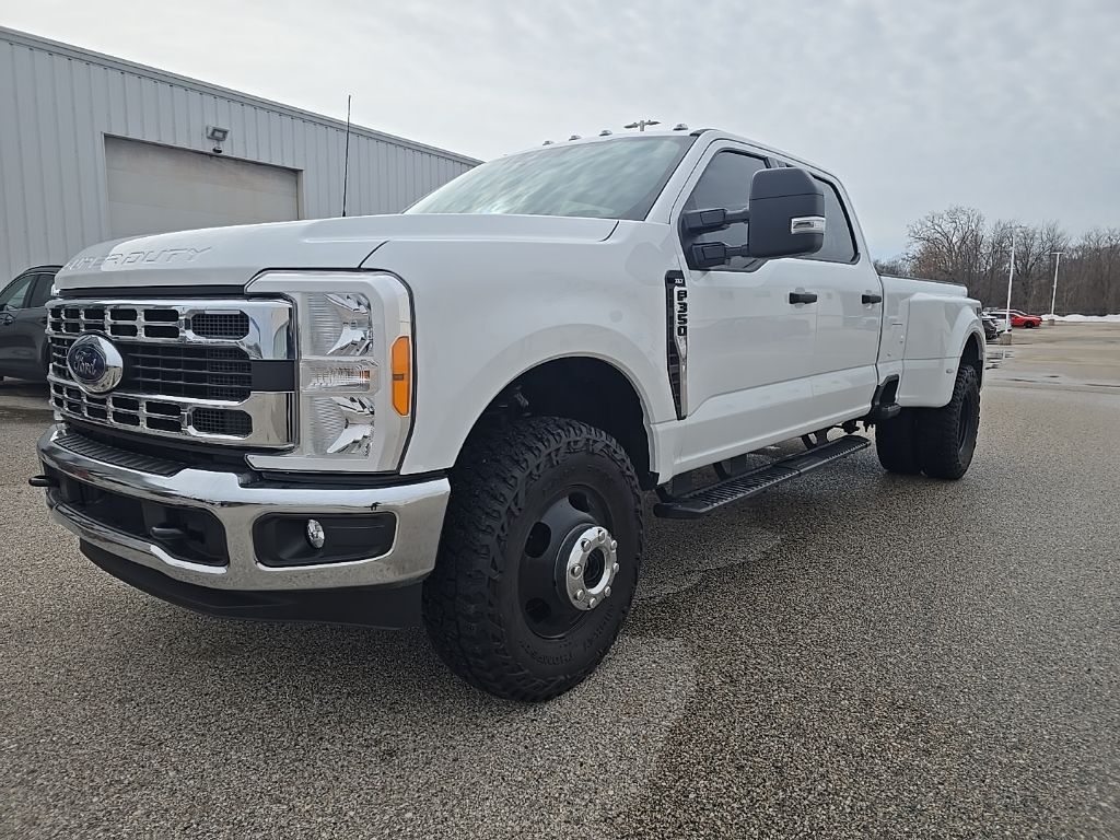2023 Ford F-350 Super Duty XLT Crew Cab LB DRW 4WD