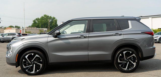 2023 Mitsubishi Outlander SE Gray at Subaru and VW of Moon Township