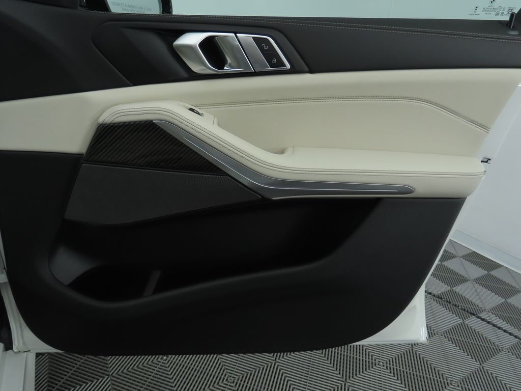 2026 BMW X5 M60i 26