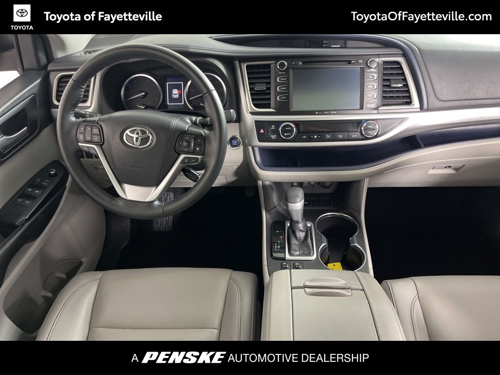 Thumbnail: 2019 Toyota Highlander - 14