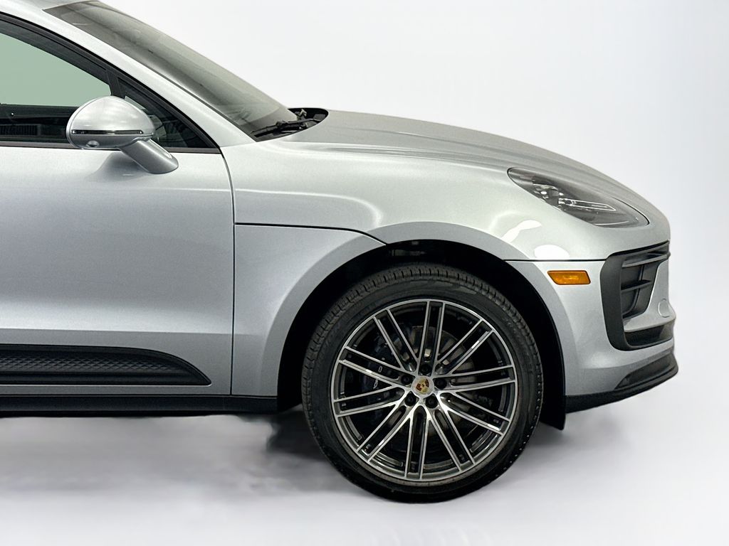 Thumbnail: 2026 Porsche Macan - 11