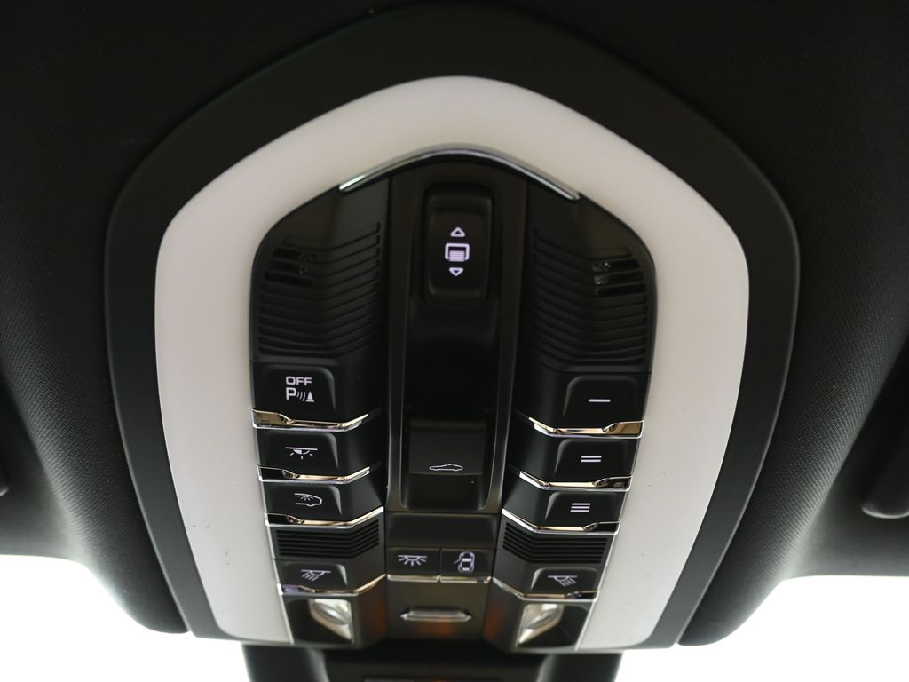 Thumbnail: 2026 Porsche Macan - 21