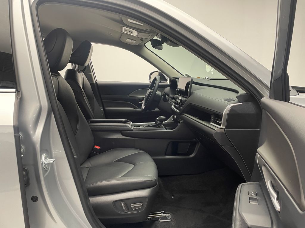 Thumbnail: 2024 Toyota Grand Highlander - 17