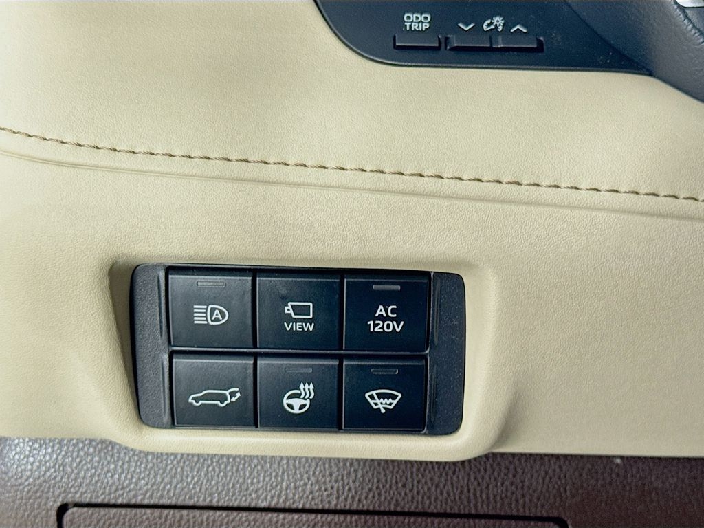 Used Car 2022 Toyota Highlander Hybrid  Limited For Sale Under $40,000 In Austin, Texas