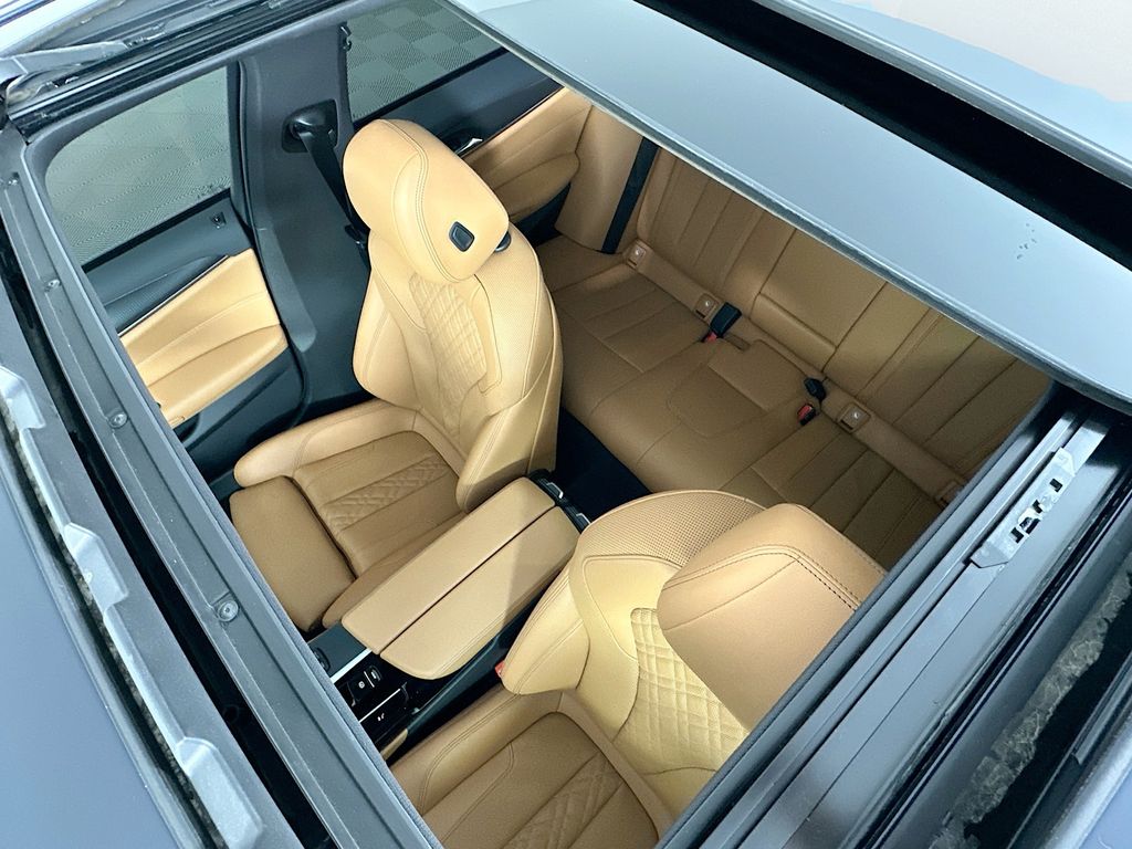 Thumbnail: 2023 BMW 5 Series - 22