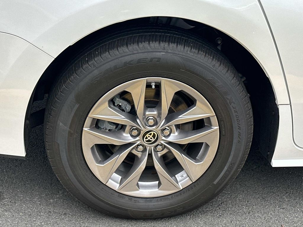 Thumbnail: 2024 Toyota Sienna - 16