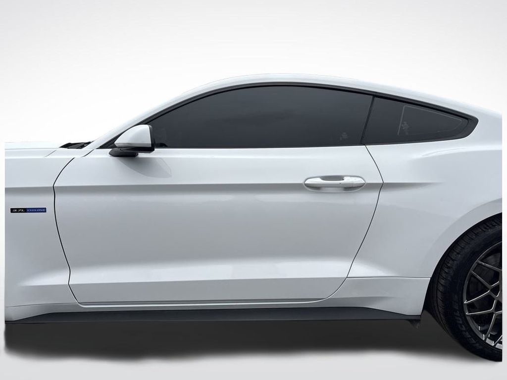 2017 Oxford White Ford Mustang V6 RWD Coupe