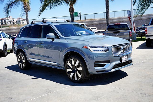 2023 Volvo XC90 Gris (Gray Metallic) SUV/Crossover Tracción en las cuatro ruedas Automática