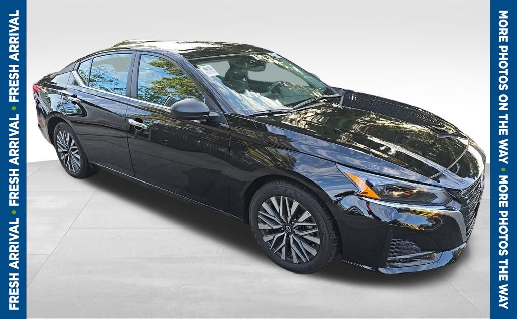 Super Black Clearcoat 2025 Nissan Altima 2.5 SV FWD Sedan Front-Wheel Drive Continuously Variable Transmission