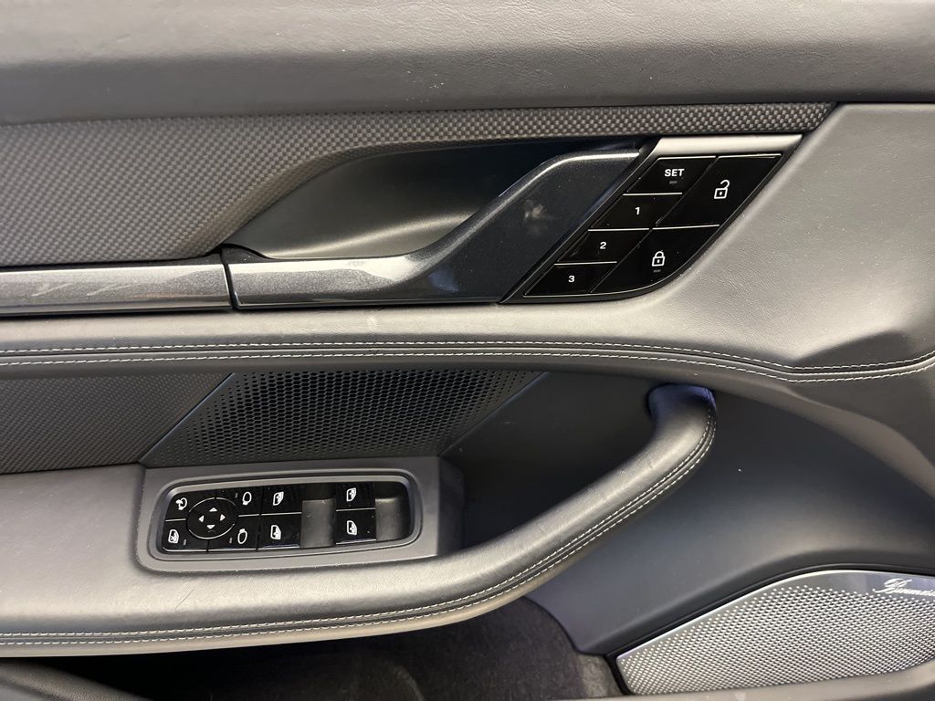 Thumbnail: 2021 Porsche Taycan - 12