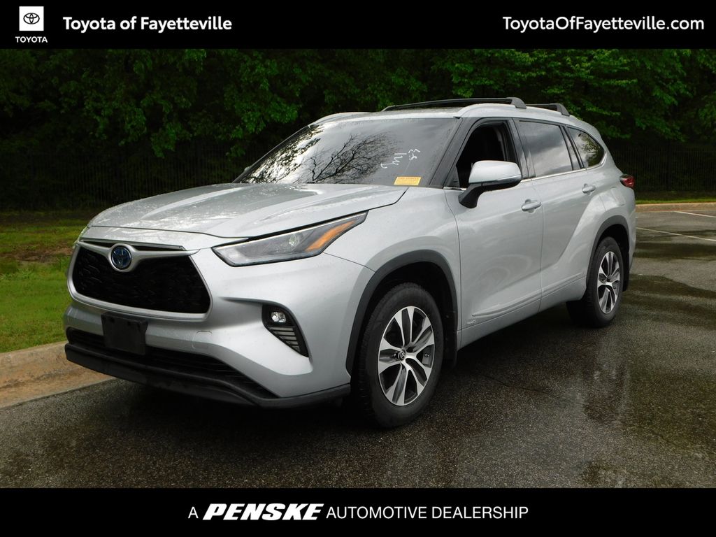 2022 Toyota Highlander XLE -
                Fayetteville, AR