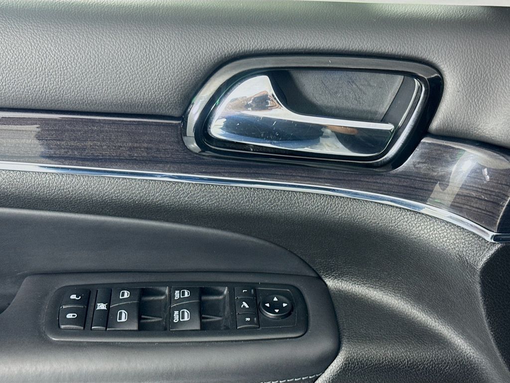 Used Car 2020 Jeep Grand Cherokee  Overland For Sale Under $25,000 In Austin, Texas