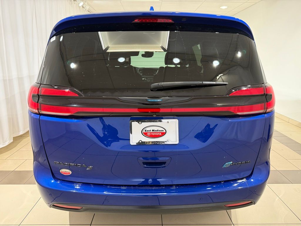 Thumbnail: 2021 Chrysler Pacifica - 4