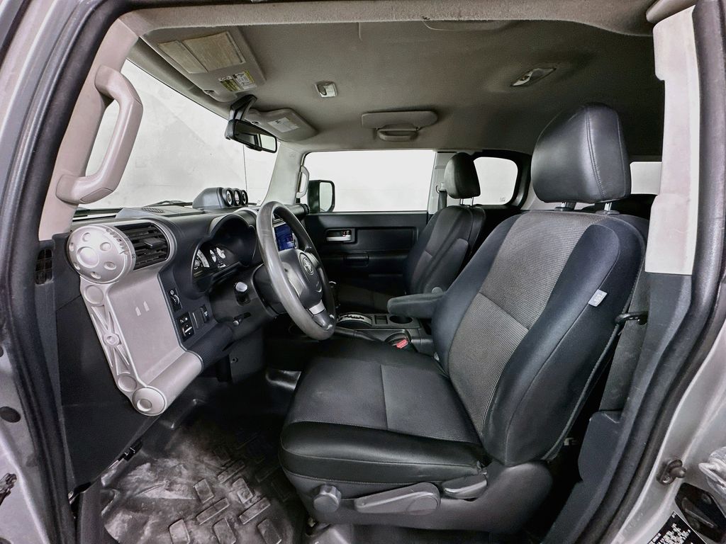 Thumbnail: 2010 Toyota FJ Cruiser - 20