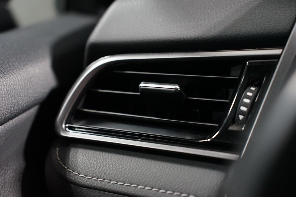 2019 Toyota Camry SE 23