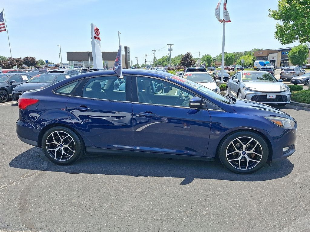 Thumbnail: 2017 Ford Focus - 7