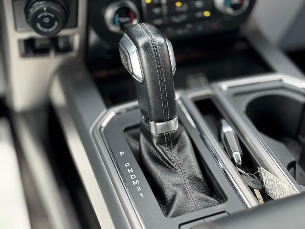 2016 Ford F-150 Platinum photo
