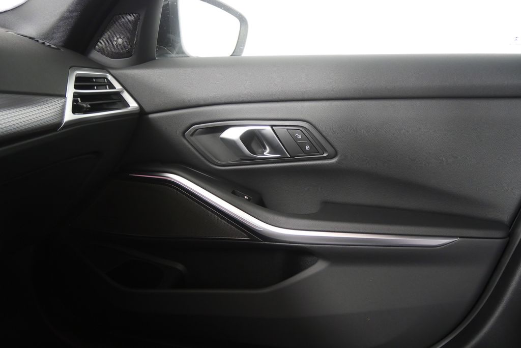 Thumbnail: 2026 BMW 3 Series - 25