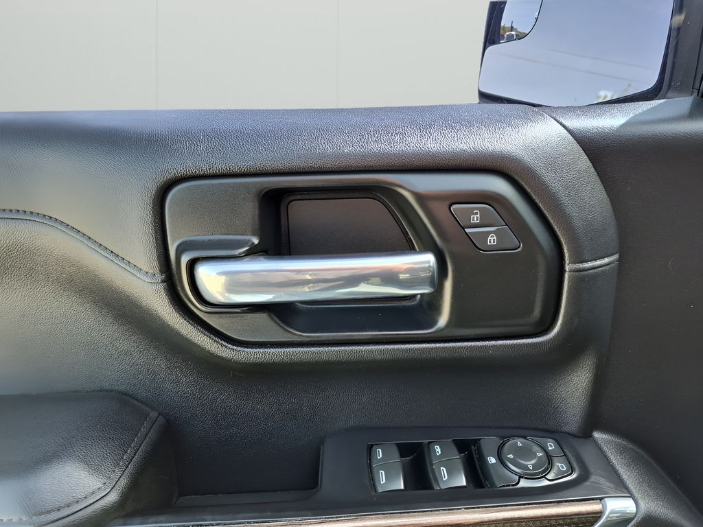 Used 2020 White Chevrolet LT image 27