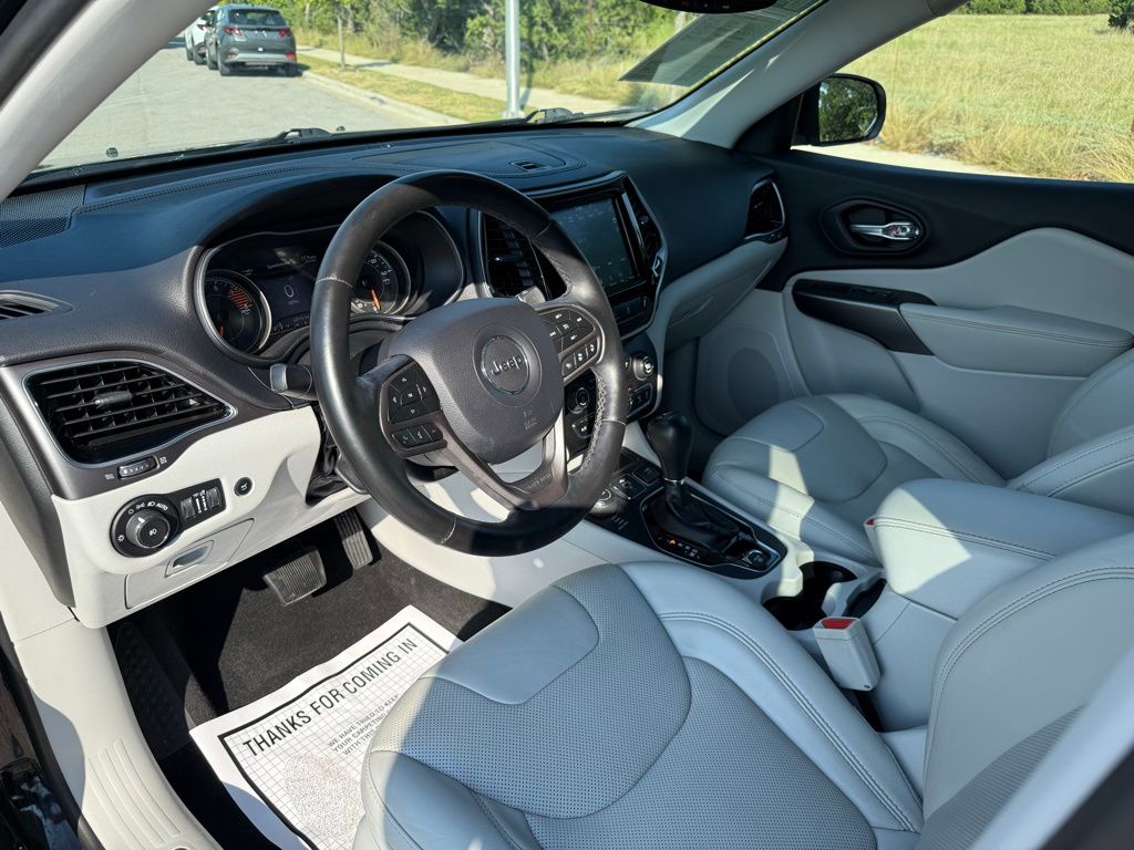 Thumbnail: 2019 Jeep Cherokee - 12