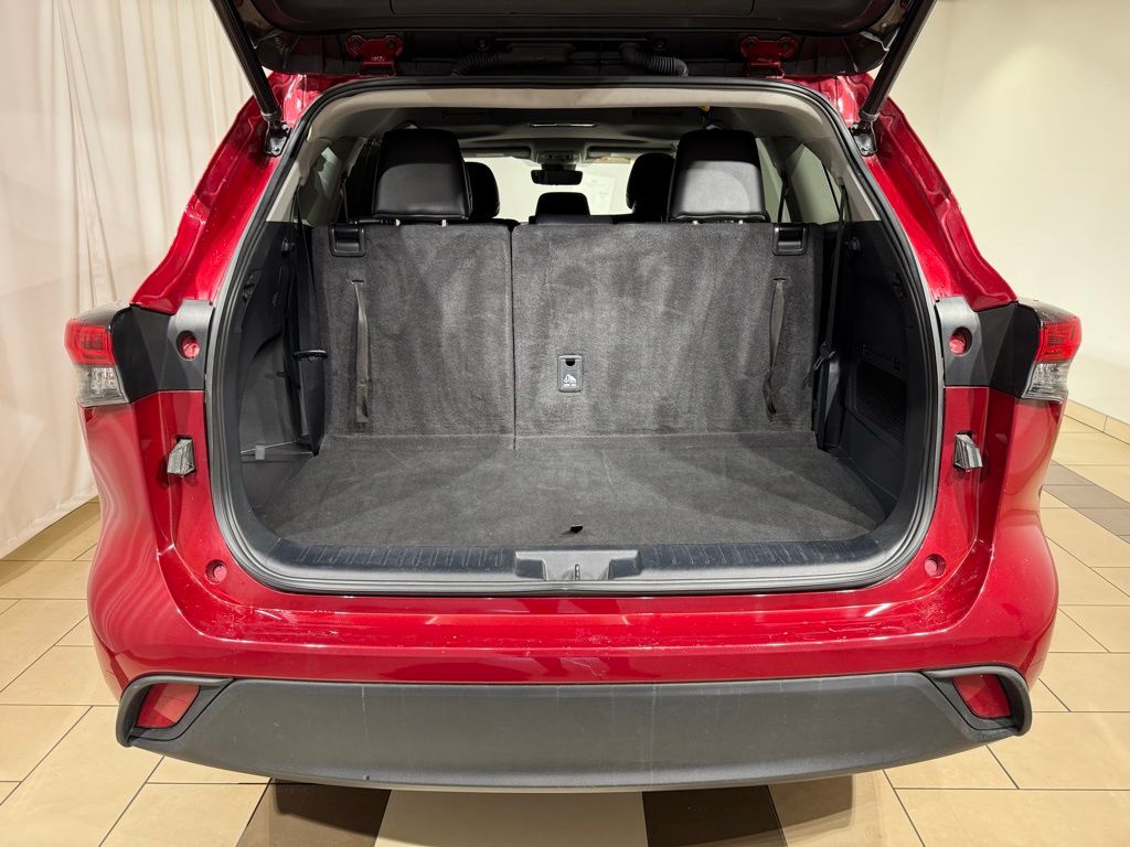 Thumbnail: 2023 Toyota Highlander - 11