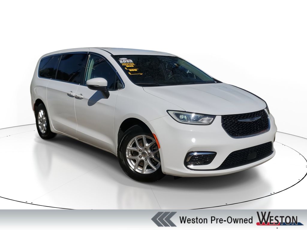 used 2023 Chrysler Pacifica car, priced at $23,095