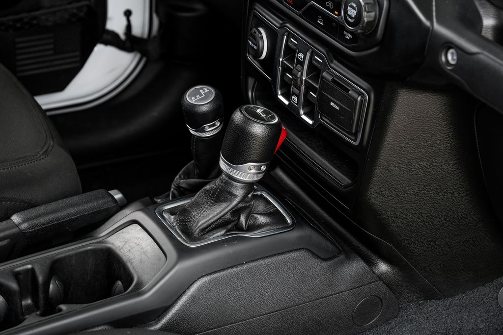 used 2022 Jeep Gladiator car, priced at $28,382