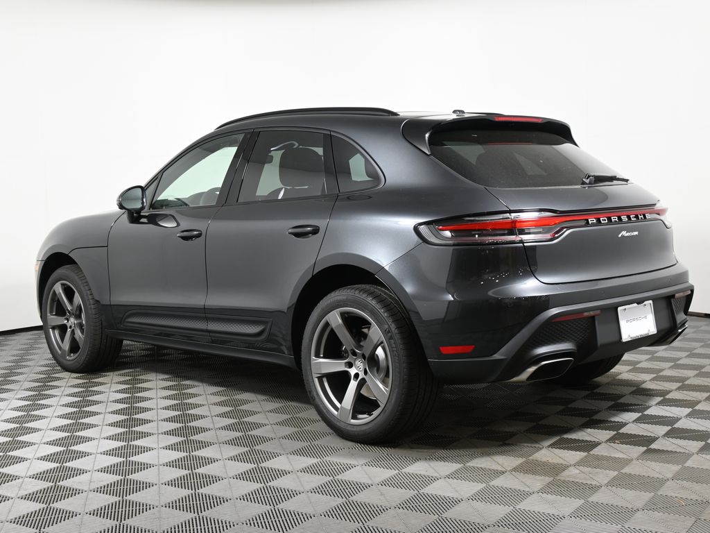 Thumbnail: 2025 Porsche Macan - 3