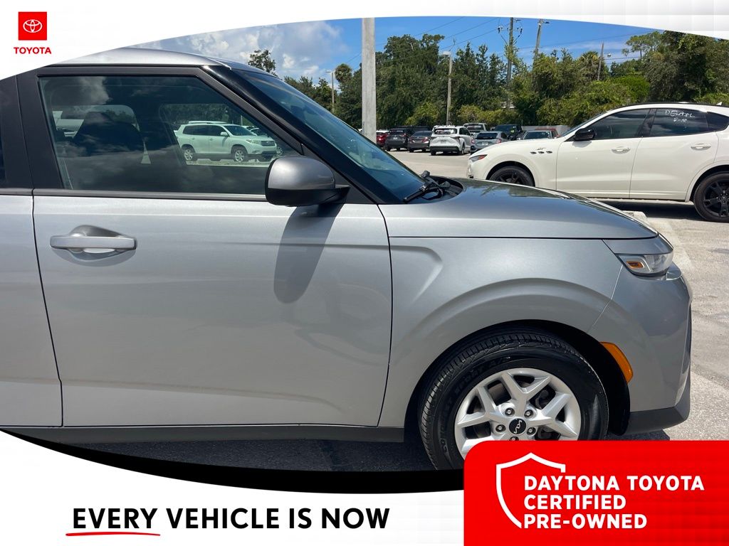 2022 Kia Soul LX photo 11