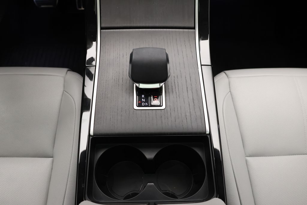 Thumbnail: 2026 Land Rover Range Rover Velar - 21