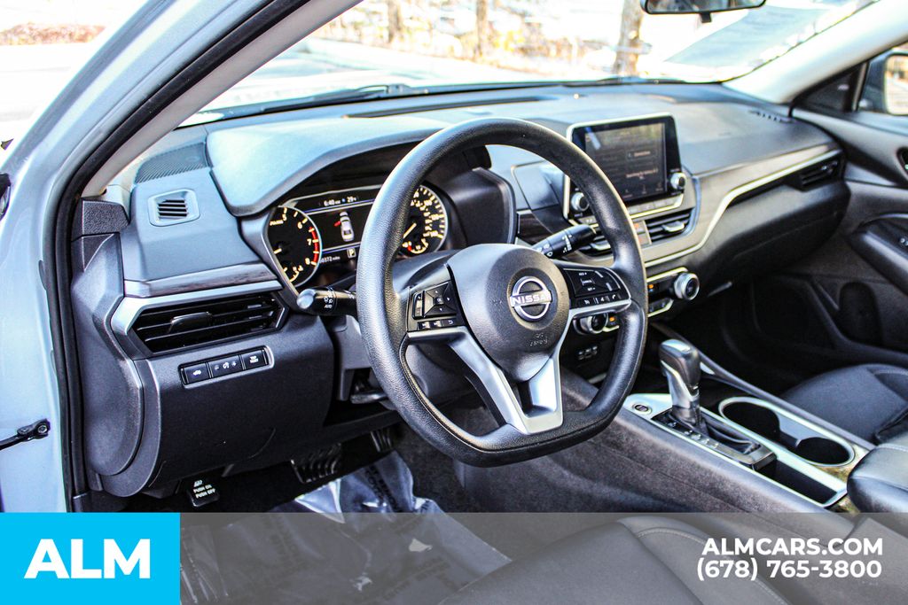 Used 2024 Silver Nissan 2.5 SV image 22