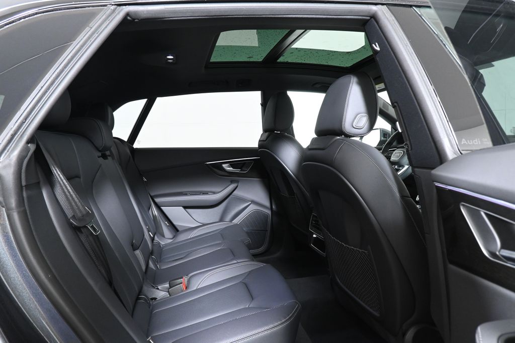 Thumbnail: 2026 Audi Q8 - 20