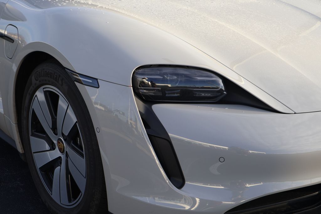 Thumbnail: 2022 Porsche Taycan - 4