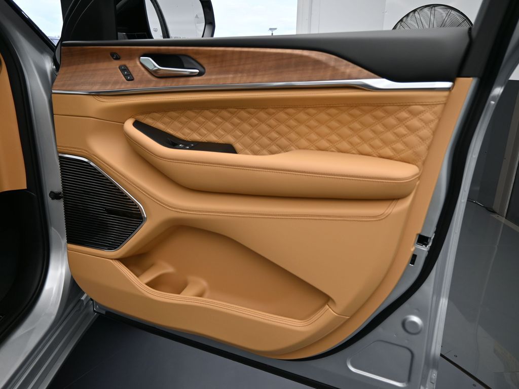 New 2025 Silver Zynith Jeep Summit image 56