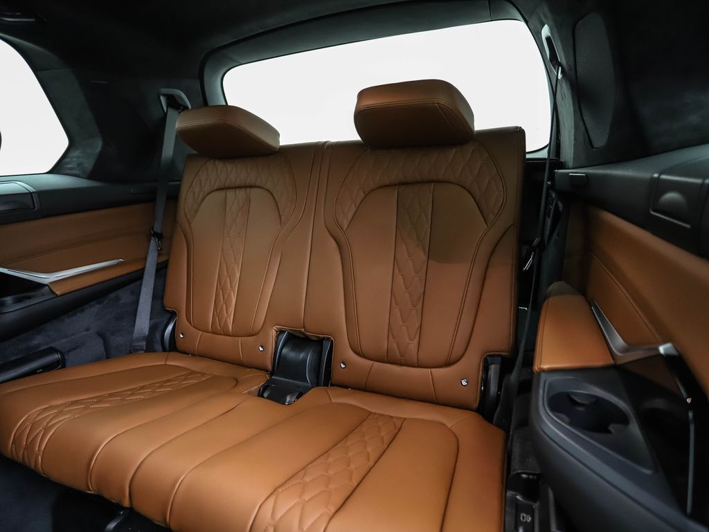 Thumbnail: 2027 BMW X7 - 24