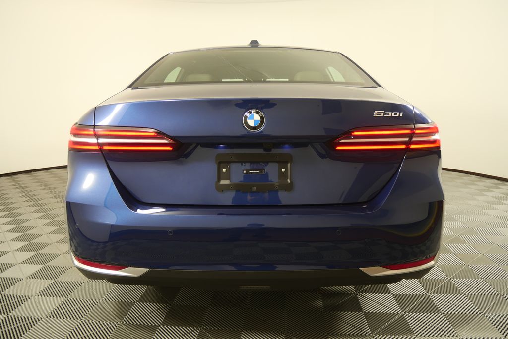 Thumbnail: 2025 BMW 5 Series - 4