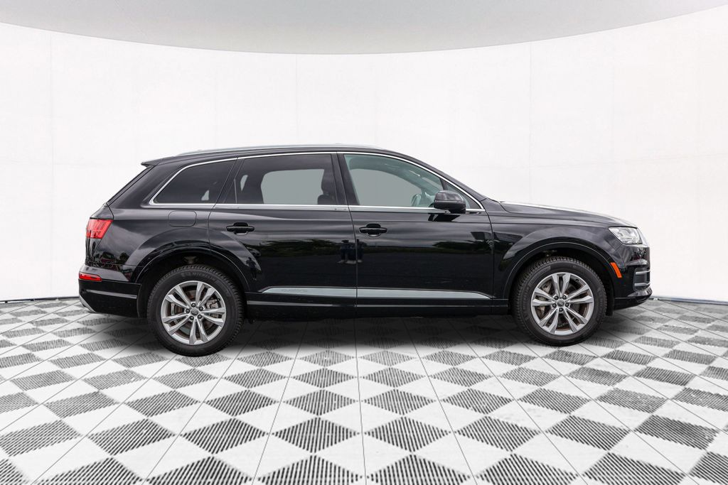 2019 Audi Q7 55 Premium Plus 8